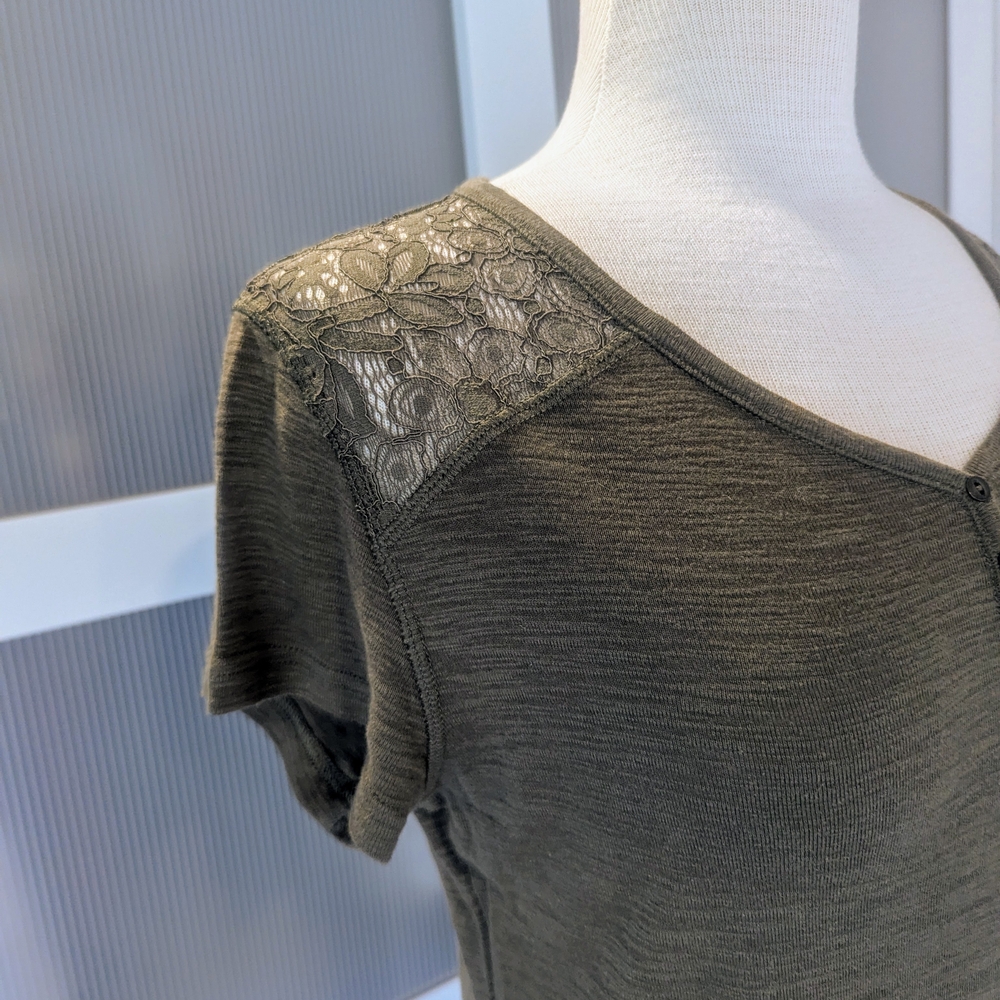 2/$10 Green Lace Trim T-Shirt